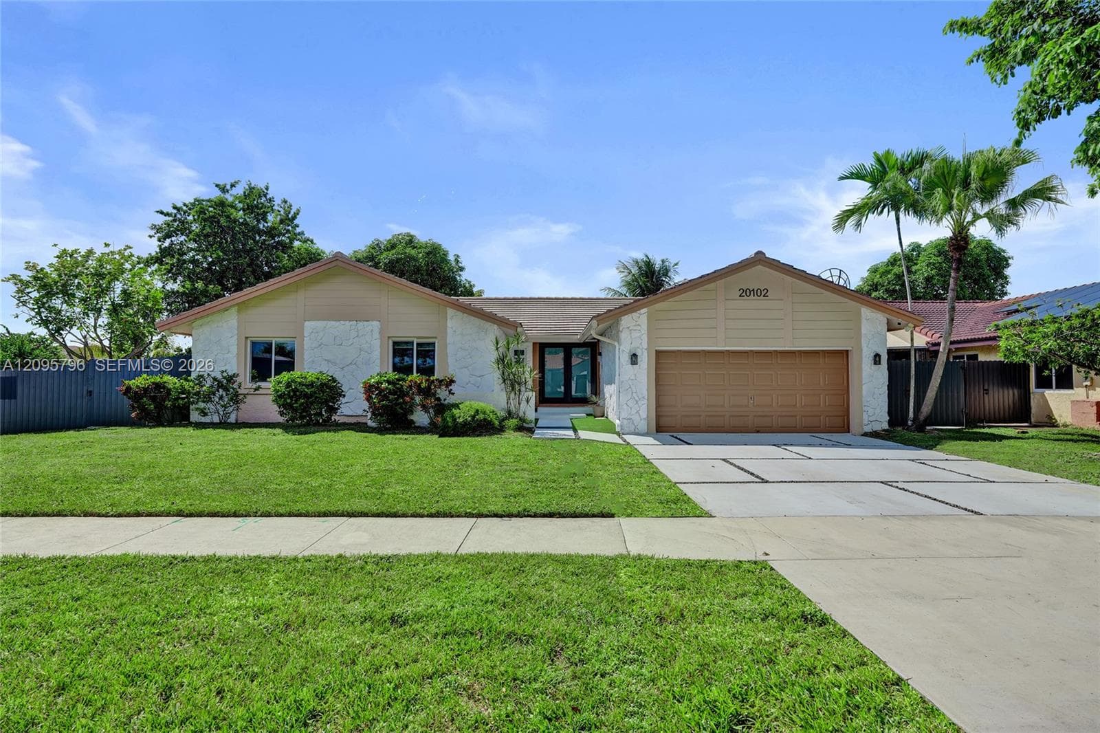 20102 NW 62nd Ave, Hialeah FL 33015 - Hialeah, FL - Photo 1