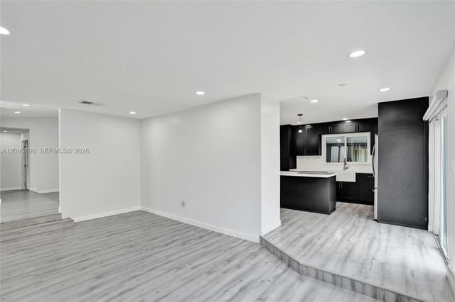 20102 NW 62nd Ave, Hialeah FL 33015 - Hialeah, FL - Photo 4