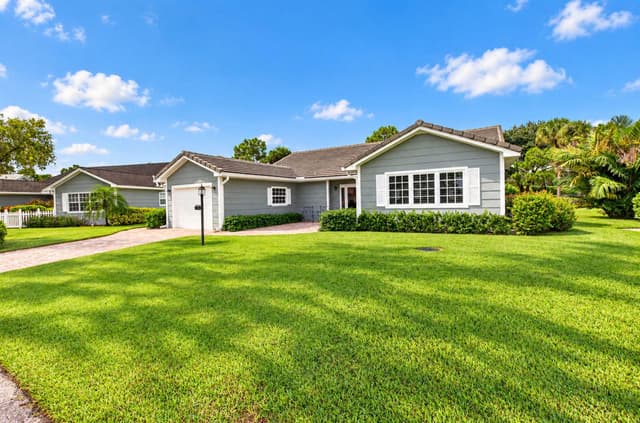 7 Holly Drive, Boynton Beach FL 33436 - Boynton Beach, FL - Photo 2
