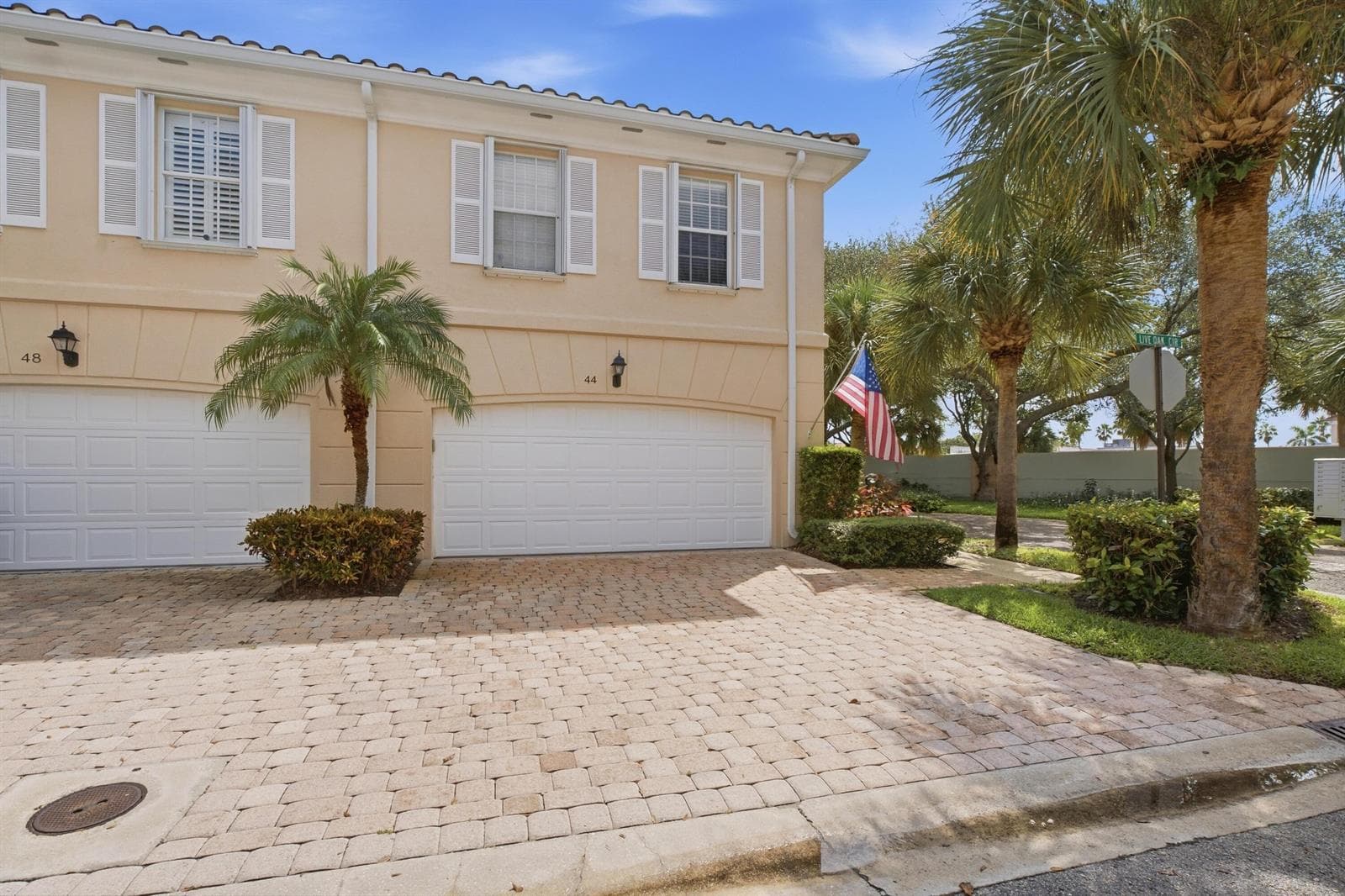 44 LIVE OAK Circle, Tequesta FL 33469 - Tequesta, FL - Photo 1