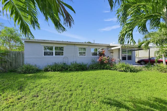 1209 W 26th Court, West Palm Beach FL 33404 - West Palm Beach, FL - Photo 2