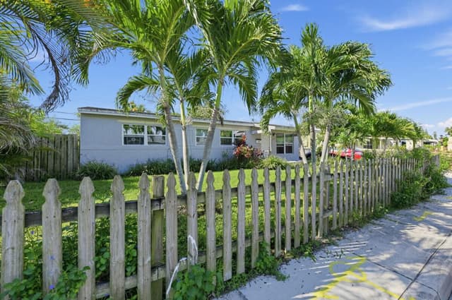 1209 W 26th Court, West Palm Beach FL 33404 - West Palm Beach, FL - Photo 4
