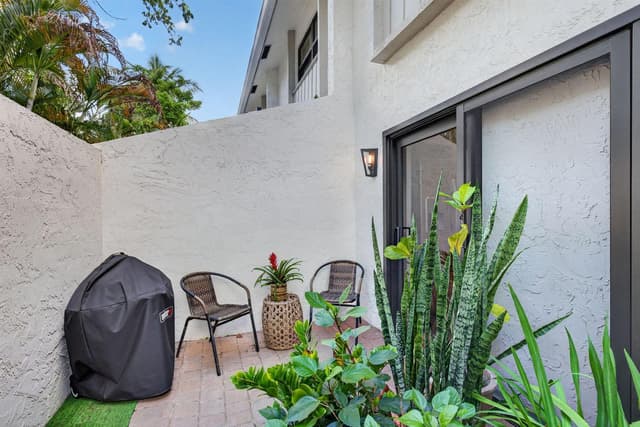 547 NE 7th Avenue, Fort Lauderdale FL 33301 - Fort Lauderdale, FL - Photo 2