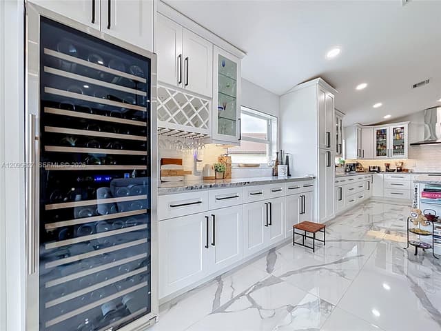 9889 Agnello St, Lake Worth FL 33467 - Lake Worth, FL - Photo 2