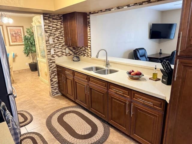 820 SW 49th Terrace, Margate FL 33068 - Margate, FL - Photo 2