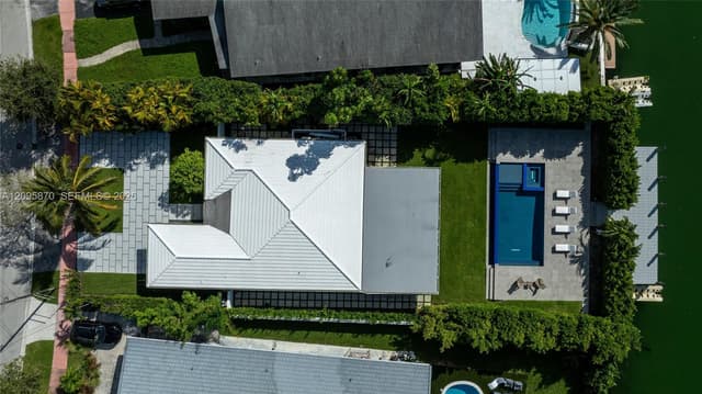 740 S Shore Dr, Miami Beach FL 33141 - Miami Beach, FL - Photo 2