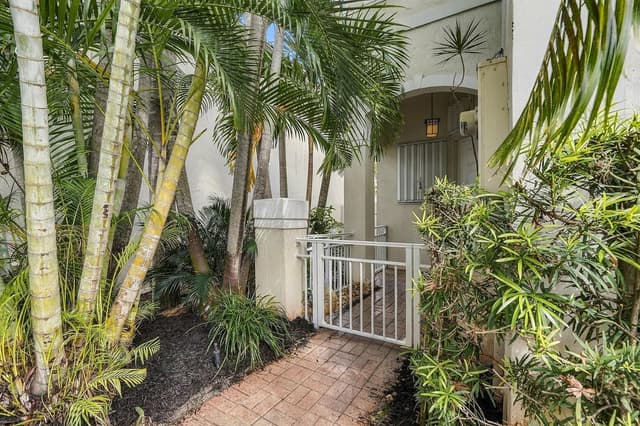 1115 PAPAYA Street, Hollywood FL 33019 - Hollywood, FL - Photo 4