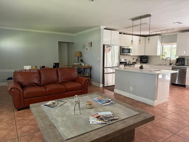 4830 SW 196th Ln, Southwest Ranches FL 33332 - Southwest Ranches, FL - Photo 2