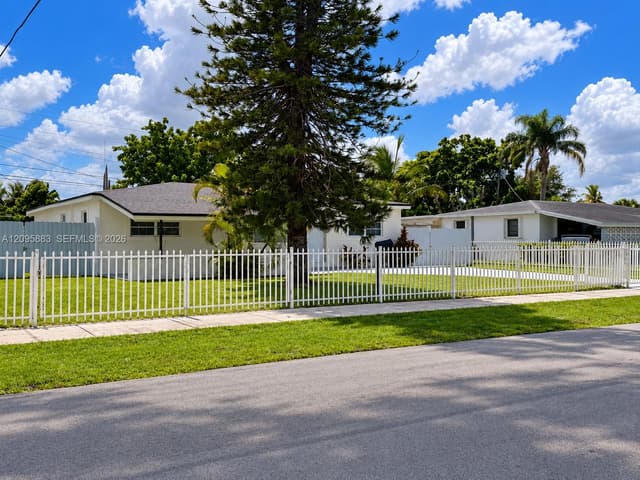 710 NW 176th Ter, Miami Gardens FL 33169 - Miami Gardens, FL - Photo 2