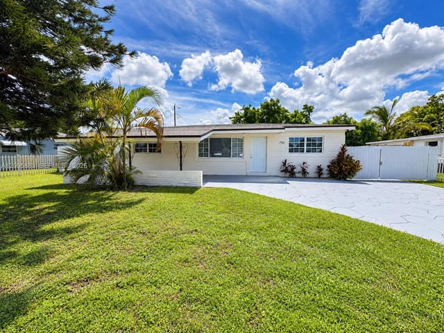 710 NW 176th Ter, Miami Gardens FL 33169 - Miami Gardens, FL - Photo 3