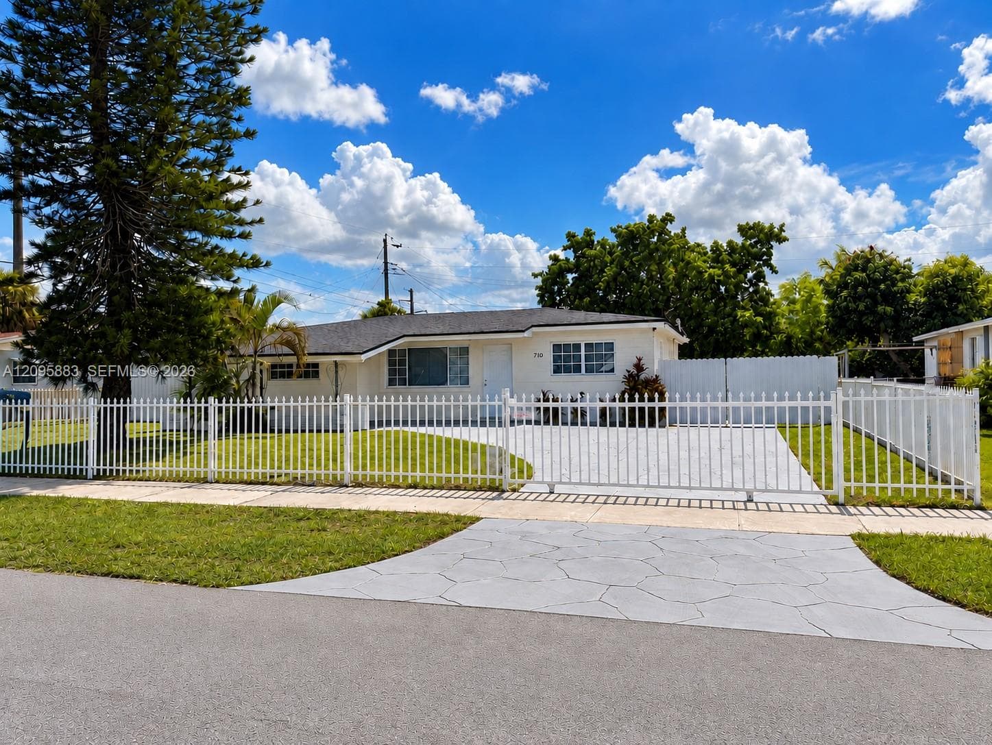 710 NW 176th Ter, Miami Gardens FL 33169