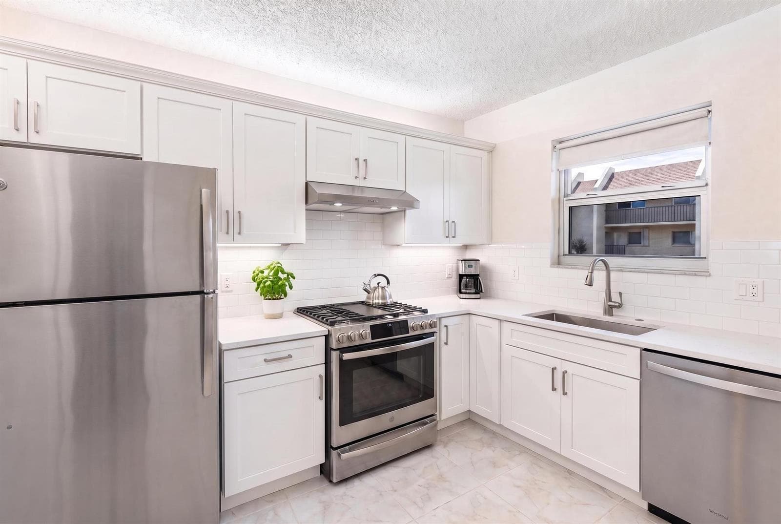 2825 SW 22nd Avenue Apt 107, Delray Beach FL 33445 - Delray Beach, FL - Photo 1