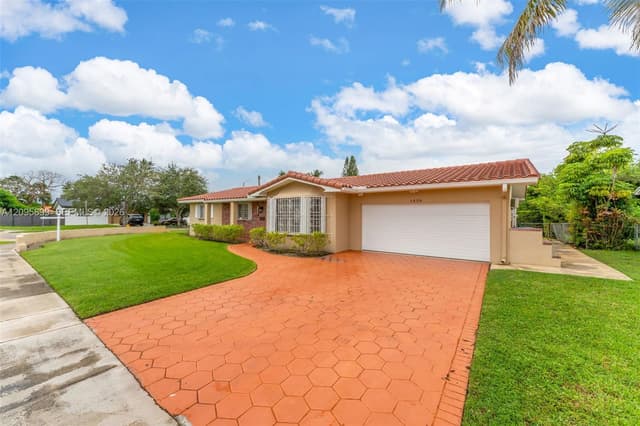 1820 SW 102nd Ave, Miami FL 33165 - Miami, FL - Photo 2