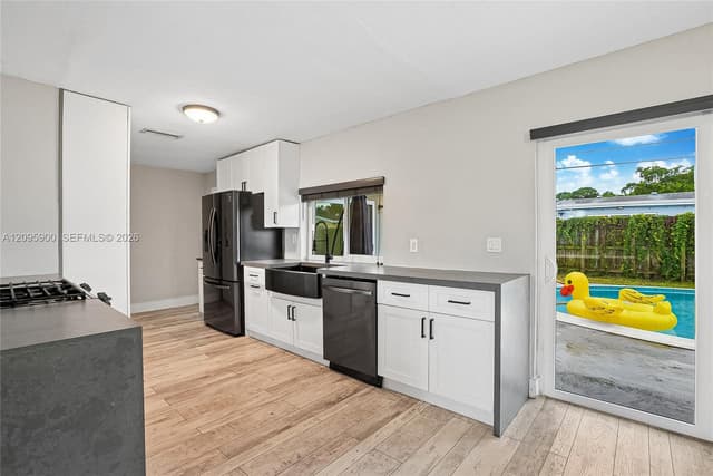 8440 Sheraton Dr, Miramar FL 33025 - Miramar, FL - Photo 2