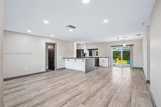 8440 Sheraton Dr, Miramar FL 33025 - Miramar, FL - Photo 5