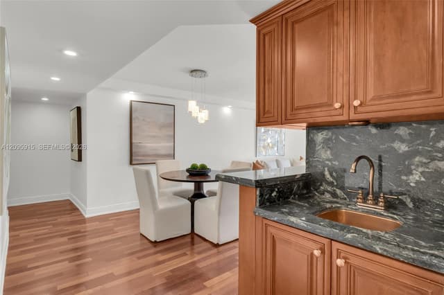 220 Washington Ave # 5D, Miami Beach FL 33139 - Miami Beach, FL - Photo 5