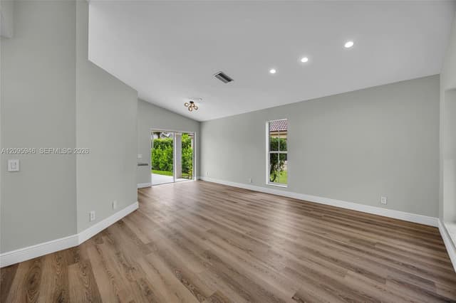 815 Falling Water Rd, Weston FL 33326 - Weston, FL - Photo 6
