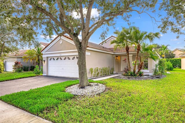 815 Falling Water Rd, Weston FL 33326 - Weston, FL - Photo 3