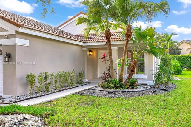 815 Falling Water Rd, Weston FL 33326 - Weston, FL - Photo 4