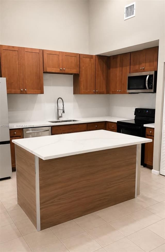 7466 NW 34th St, Lauderhill FL 33319 - Lauderhill, FL - Photo 2