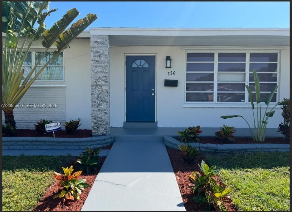 320 SW 7th Ct., Hallandale Beach FL 33009 - Hallandale Beach, FL - Photo 1