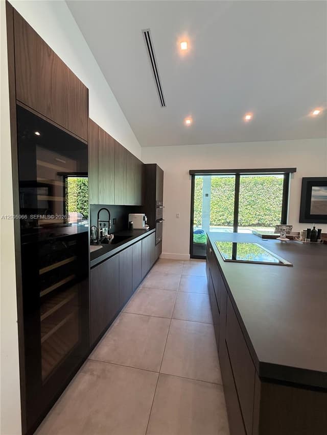 21498 Highland Lakes Blvd, Miami FL 33179 - Miami, FL - Photo 6