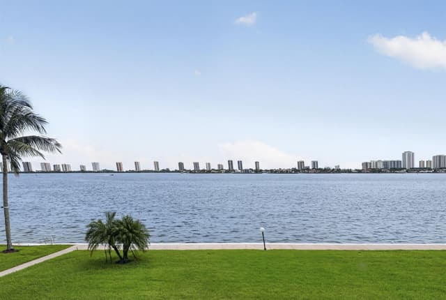 301 LAKE SHORE Drive # 201, Lake Park FL 33403 - Lake Park, FL - Photo 4