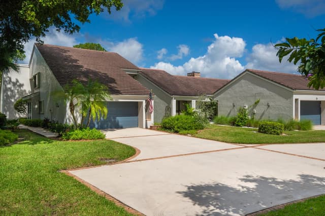 40 Edinburgh Drive, Palm Beach Gardens FL 33418 - Palm Beach Gardens, FL - Photo 2