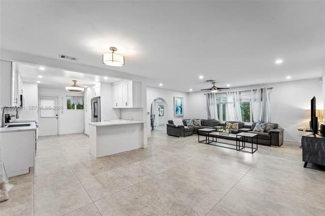 4872 NW 1st Ct, Plantation FL 33317 - Plantation, FL - Photo 4