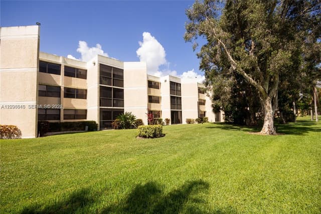 16251 Golf Club Rd # 109, Weston FL 33326 - Weston, FL - Photo 2