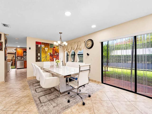 1431 SW 87TH Way, Pembroke Pines FL 33025 - Pembroke Pines, FL - Photo 4