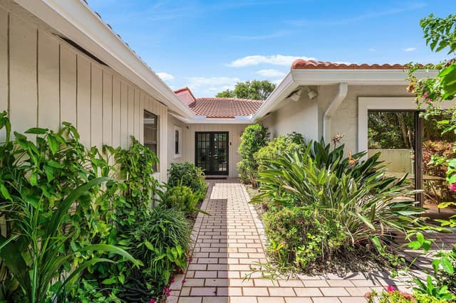 23 Estate Drive, Boynton Beach FL 33436 - Boynton Beach, FL - Photo 2