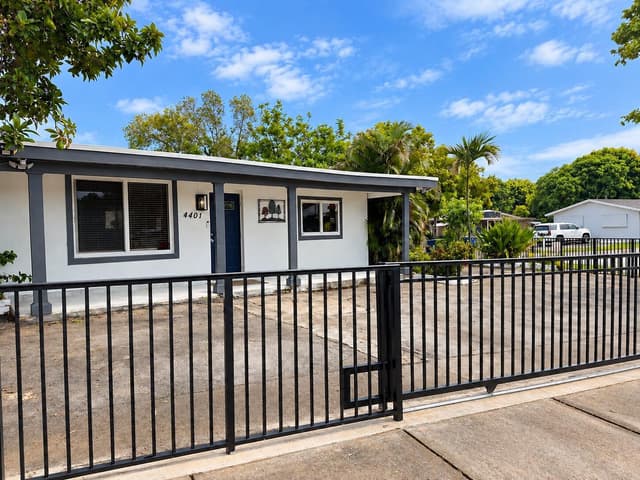 4401 SW 21st Street, Fort Lauderdale FL 33317 - Fort Lauderdale, FL - Photo 2