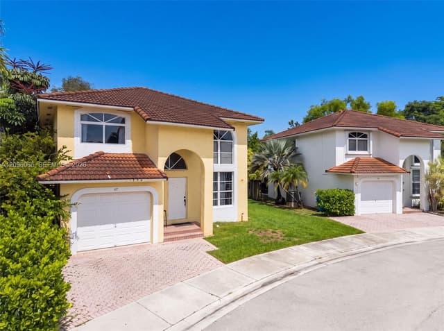 417 Kelly Ln, Weston FL 33326 - Weston, FL - Photo 2