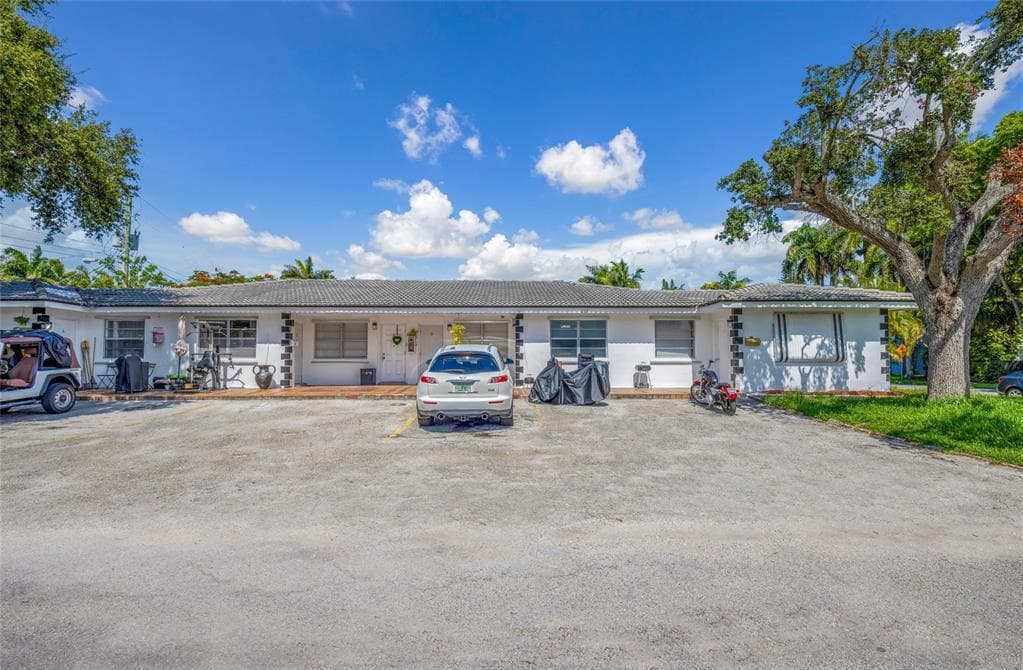213 SE PARK Street # 6, Dania Beach FL 33004 - Dania Beach, FL - Photo 1