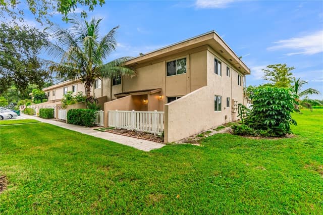 1455 NW 80th Ave # J, Margate FL 33063 - Margate, FL - Photo 2