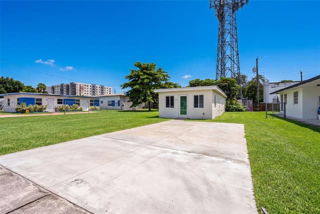 6136 Grant St, Hollywood FL 33024 - Hollywood, FL - Photo 2