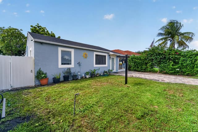 946 Mcintosh Street, West Palm Beach FL 33405 - West Palm Beach, FL - Photo 4