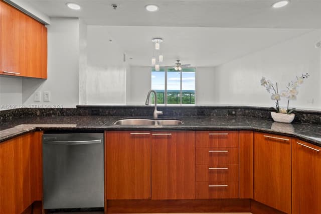 14951 Royal Oaks Ln # 2008, North Miami FL 33181 - North Miami, FL - Photo 7