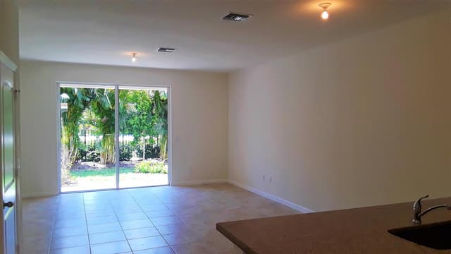 370 SE 1ST # 370, Deerfield Beach FL 33441 - Deerfield Beach, FL - Photo 2