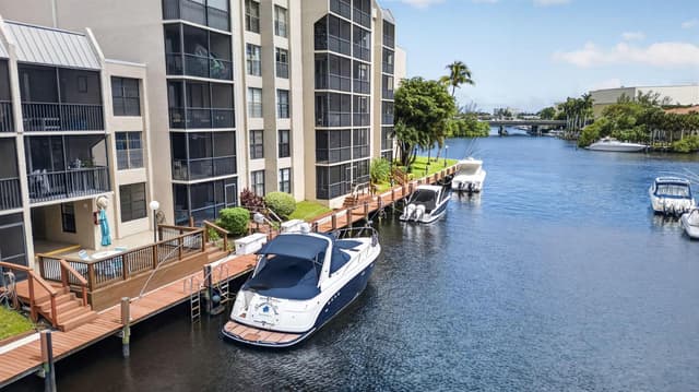 8 Royal Palm Way Unit 104, Boca Raton FL 33432 - Boca Raton, FL - Photo 2