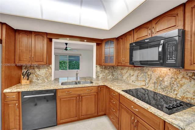 1731 NW 86th Ave, Pembroke Pines FL 33024 - Pembroke Pines, FL - Photo 6