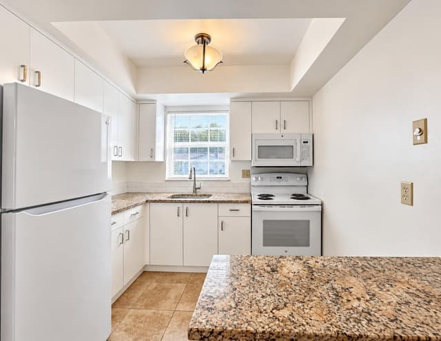 2920 CROSLEY Drive E, West Palm Beach FL 33415 - West Palm Beach, FL - Photo 2