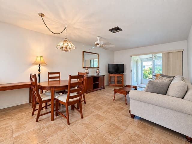 2920 CROSLEY Drive E, West Palm Beach FL 33415 - West Palm Beach, FL - Photo 5