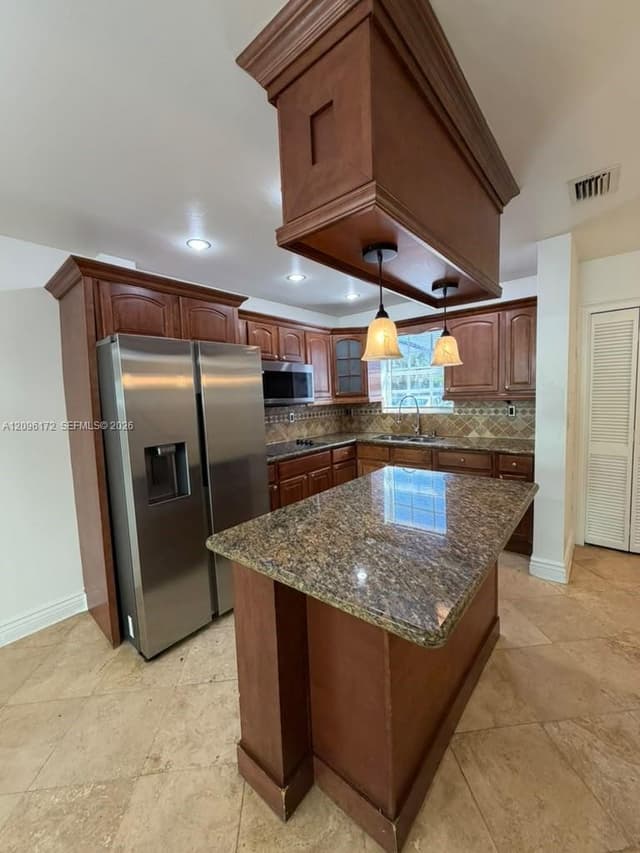 2375 W 74th St # 6, Hialeah FL 33016 - Hialeah, FL - Photo 7