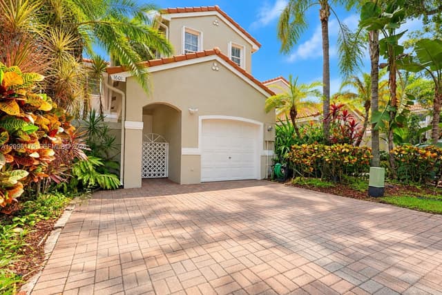 1601 Yellowheart Way, Hollywood FL 33019 - Hollywood, FL - Photo 3