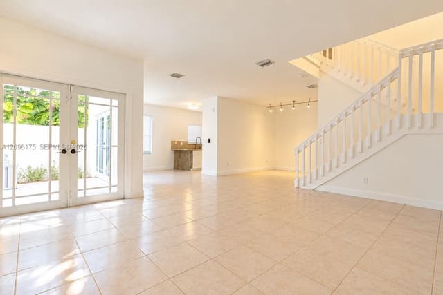 1601 Yellowheart Way, Hollywood FL 33019 - Hollywood, FL - Photo 4