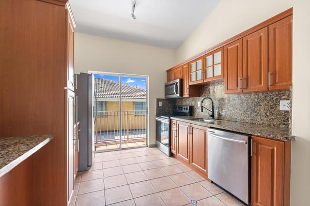7520 W 20TH Avenue # 206, Hialeah FL 33016 - Hialeah, FL - Photo 2