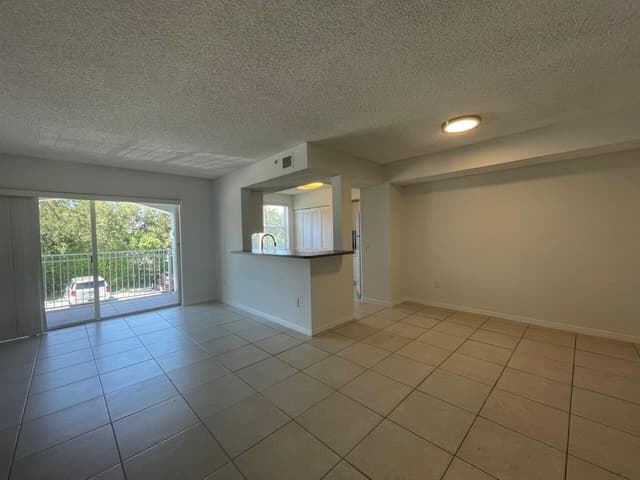 165 NW 96TH Terrace # 207, Pembroke Pines FL 33024 - Pembroke Pines, FL - Photo 6