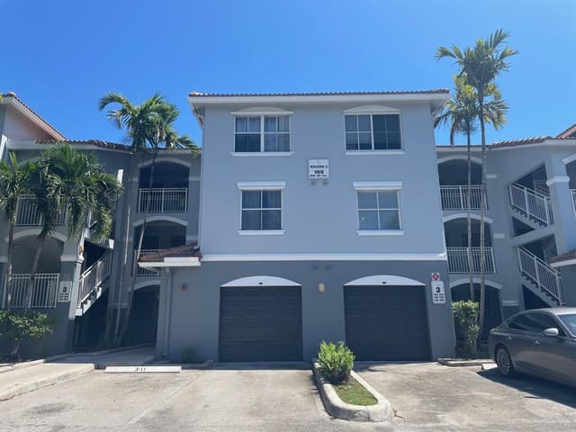 165 NW 96TH Terrace # 207, Pembroke Pines FL 33024 - Pembroke Pines, FL - Photo 3